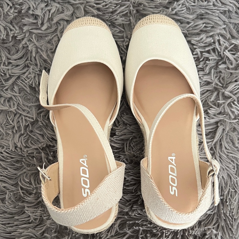 Soda Women's Tan Espadrille Slingbacks